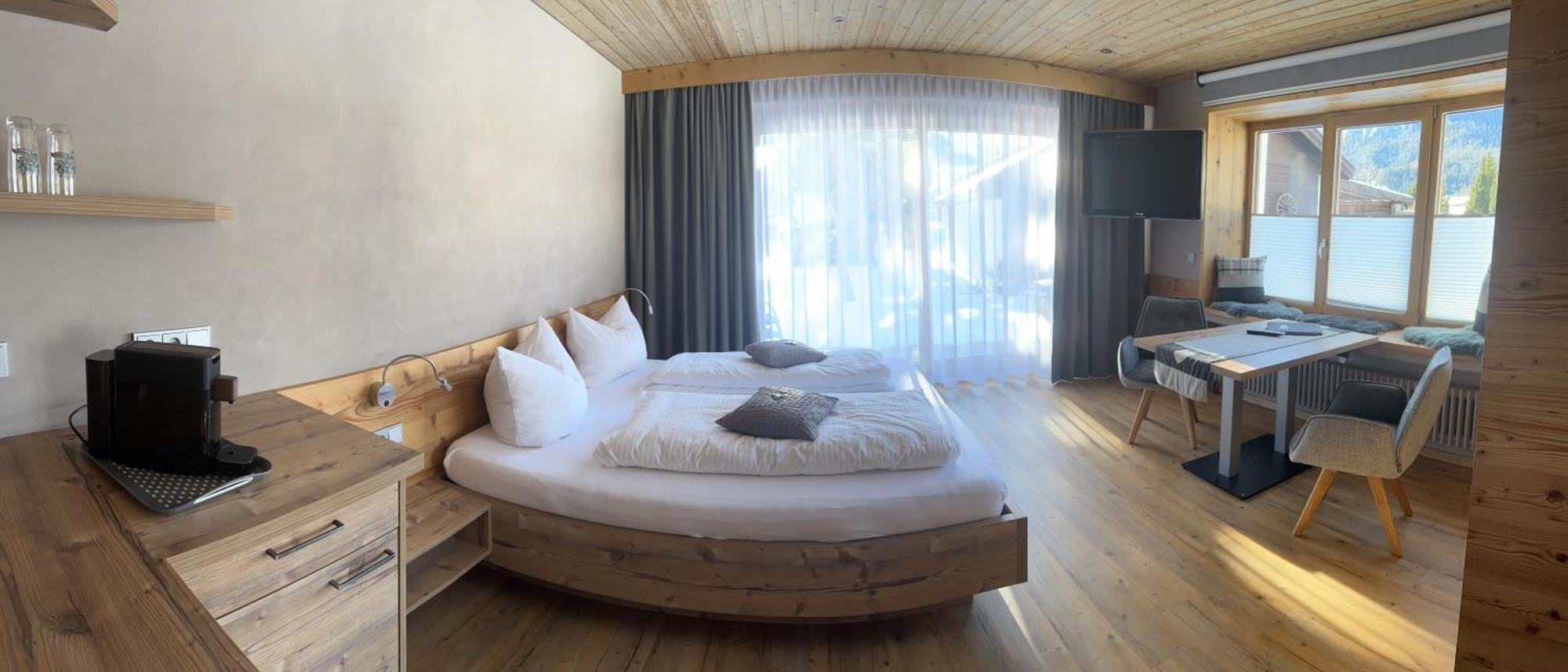 Gaestehaus Edlhuber มิทเทนวัลด์ ภายนอก รูปภาพ